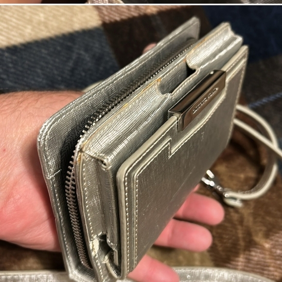 Vince Camuto Shimmering Silver Crossbody Wallet - Picture 8 of 16